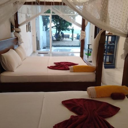 Sea Crest Beach Villa Ambalangoda  Extérieur photo