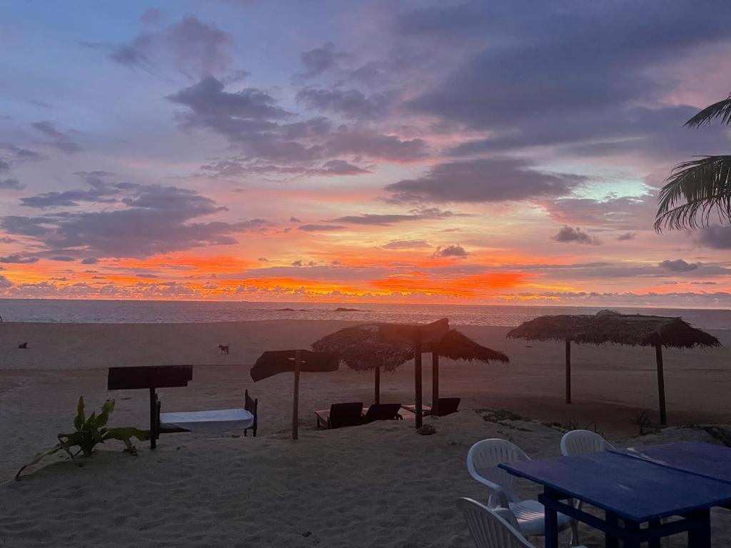 Sea Crest Beach Villa Ambalangoda  Extérieur photo